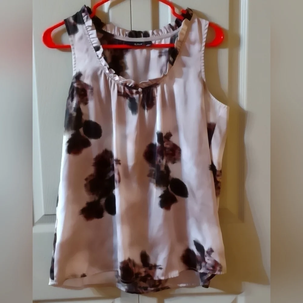 a.n.a. Silky Sleeveless Blouse Size Large Floral Print - Picture 4 of 8
